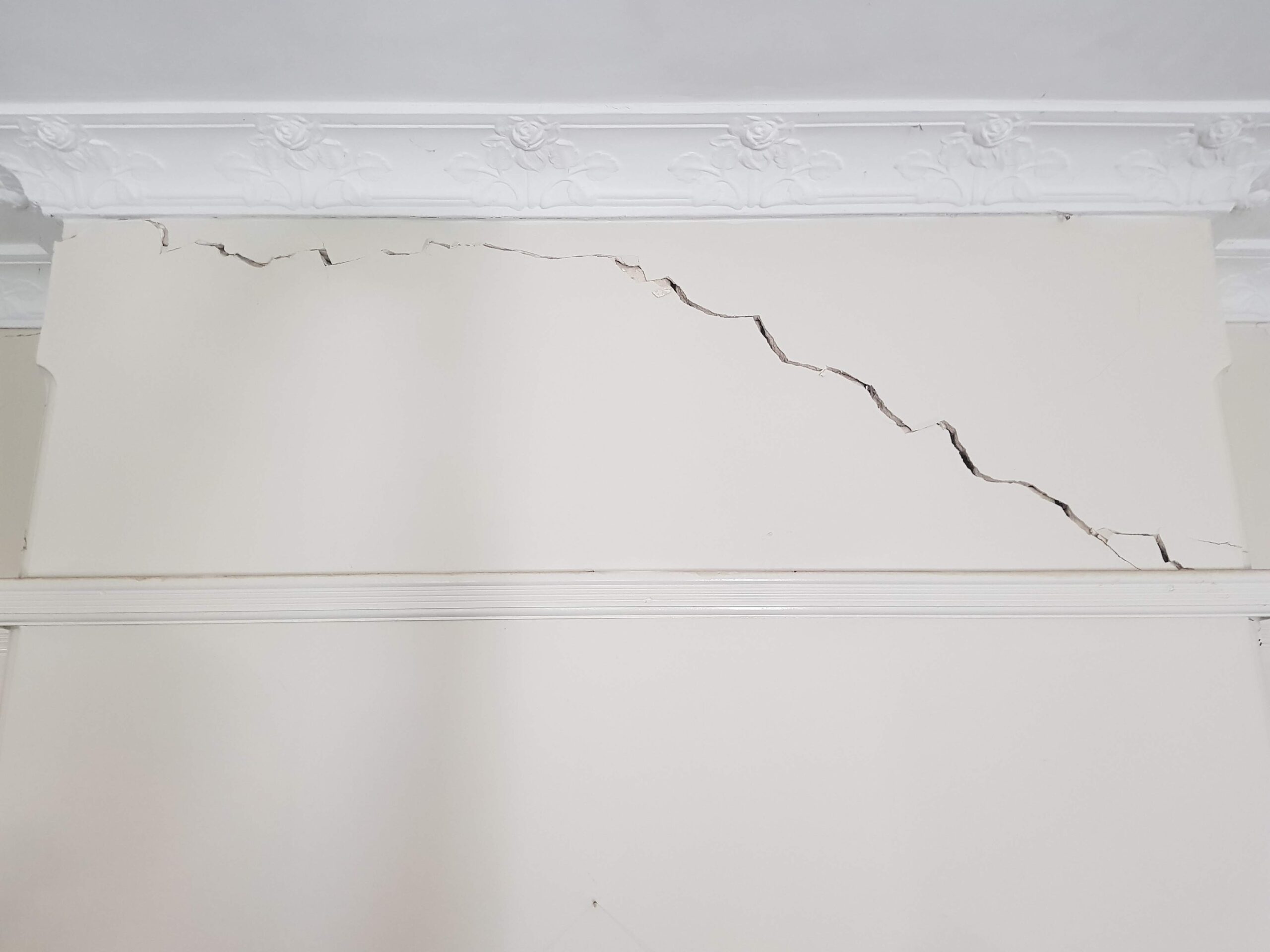 The 5-step process to get rid of the cracks in the walls